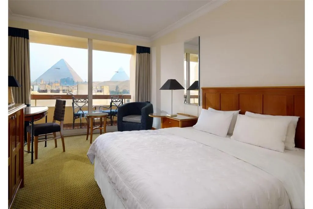 DOUBLE POOL VIEW Room, Le Meridien Pyramids, Cairo