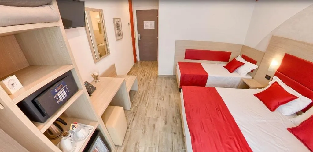 TRIPLE SUPERIOR Room, Luxor Florence, Florence