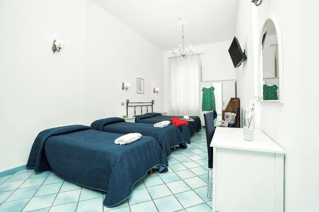 FAMILY ROOM WITH DOUBLE BED Room, Fontana, Naples