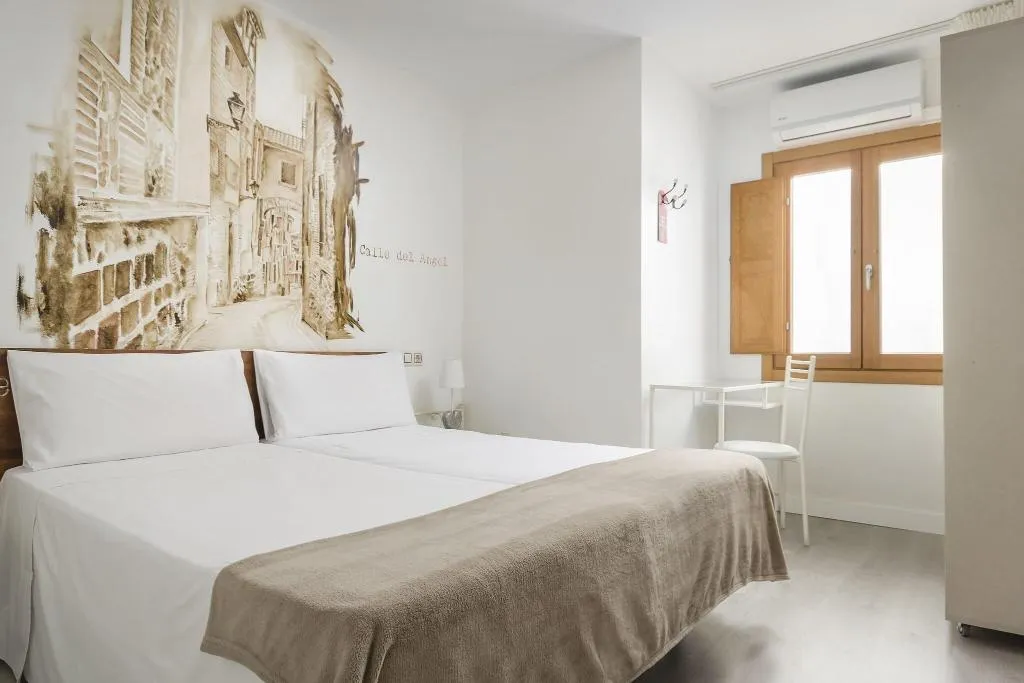 DOUBLE SINGLE USE WITH DOUBLE BED Room, YIT Puerta Bisagra, Madrid