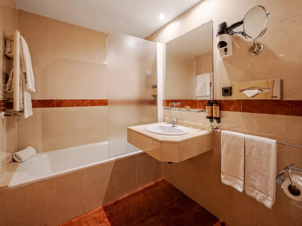 DOUBLE SINGLE USE STANDARD Room, BYPILLOW Castellana, Madrid