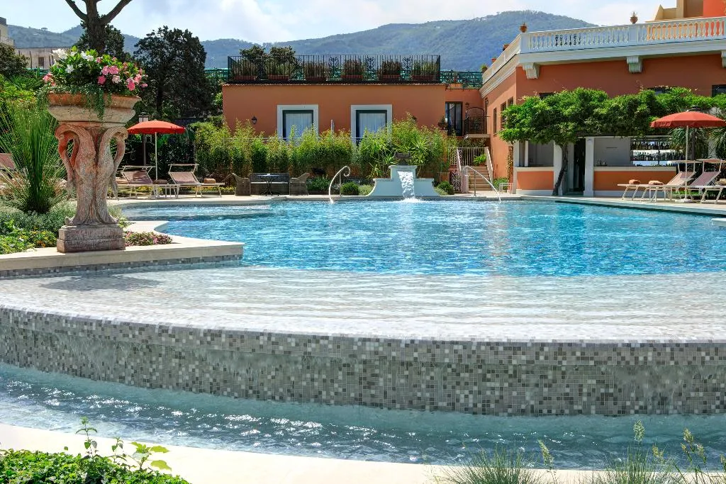 Pool, Grand Hotel Royal, Naples