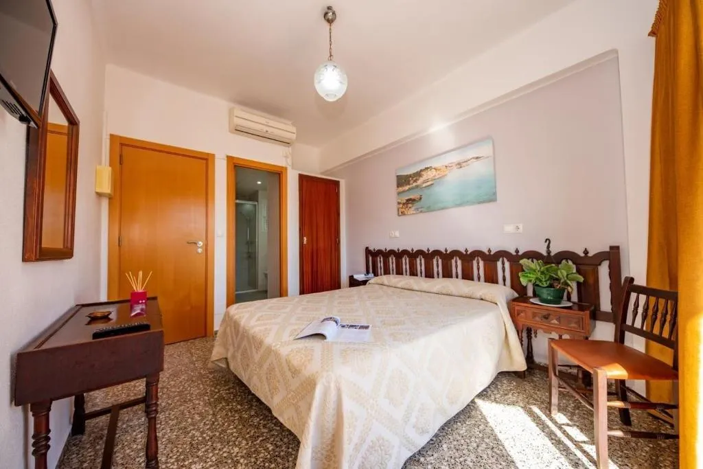 Room, Hostal Santa Eulalia, Ibiza