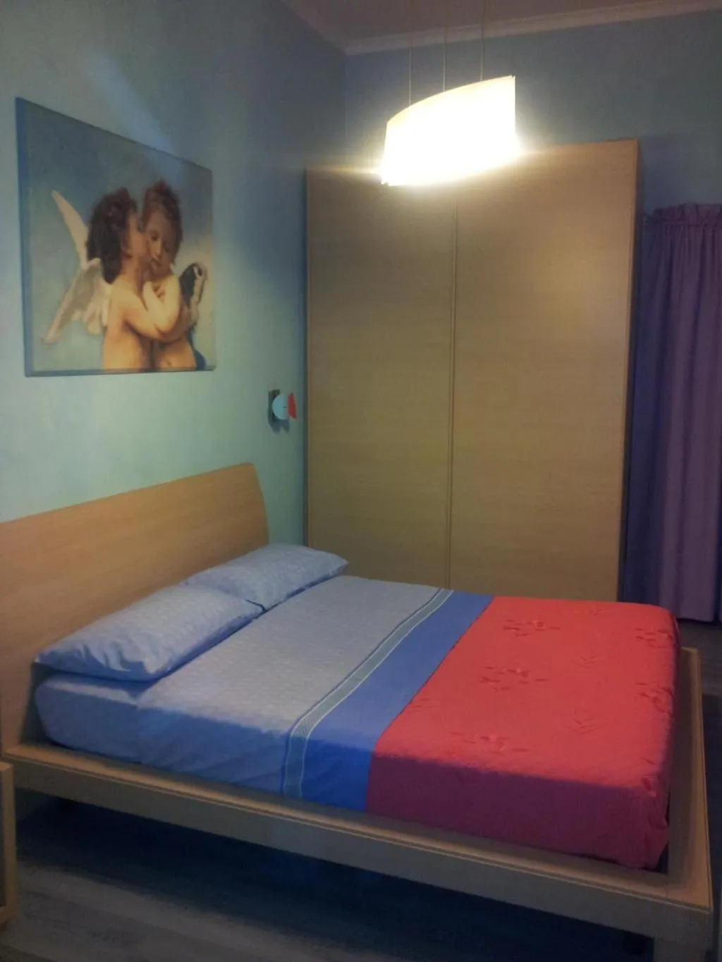 Room, Thousand Colors, Naples