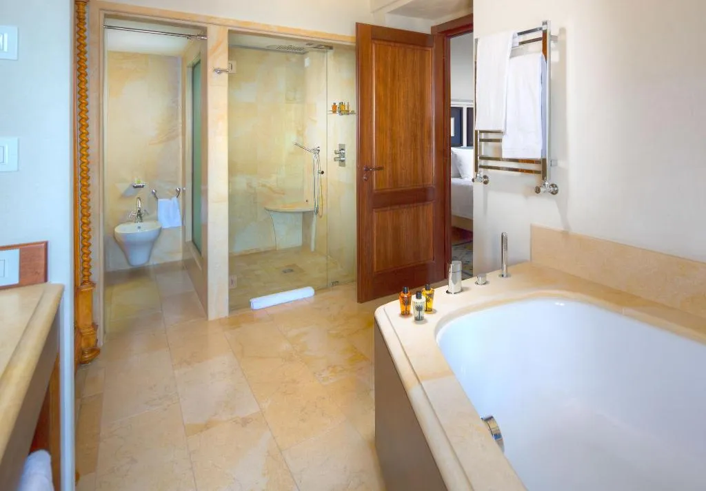 Room, Monastero Santa Rosa Hotel & Spa, Naples