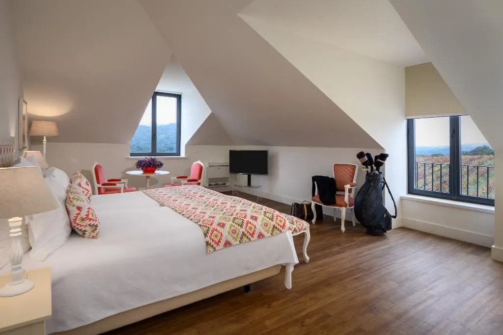 JUNIOR SUITE SUPERIOR WITH BALCONY Room, Casa Palmela - Small Luxury Hotels & Villas, Lisbon