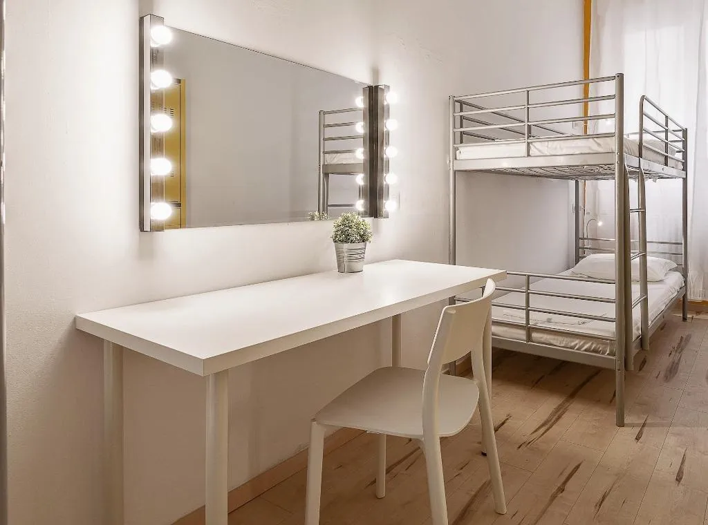 Room, Queen Hostel, Milan