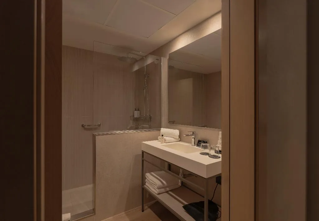 TRIPLE SUPERIOR Room, Gran Hotel Barcino 4*S, Barcelona