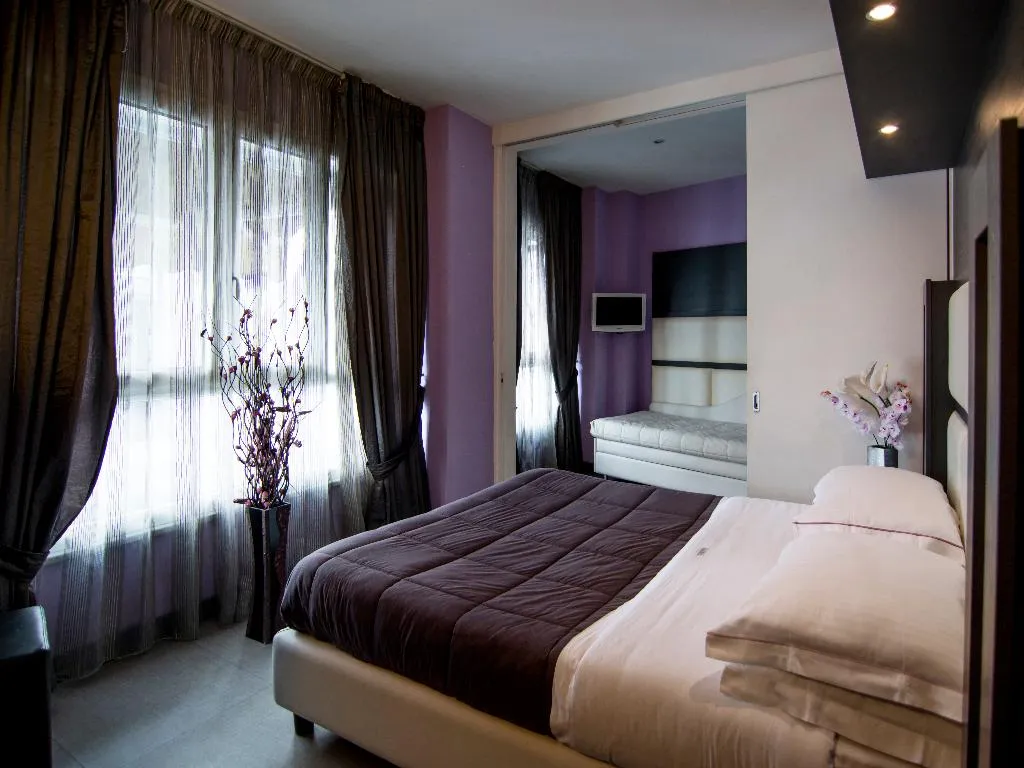 FAMILY ROOM STANDARD Room, Golden Hotel srl, Naples