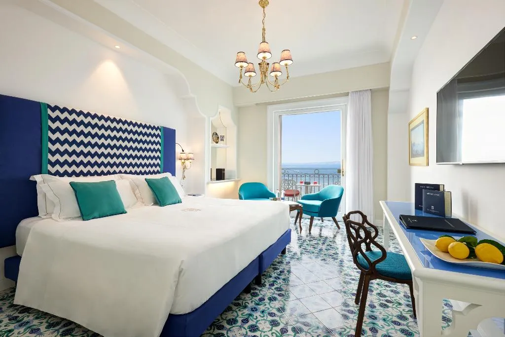 Double or Twin PREMIER SEA VIEW Room, Grand Hotel Ambasciatori, Naples
