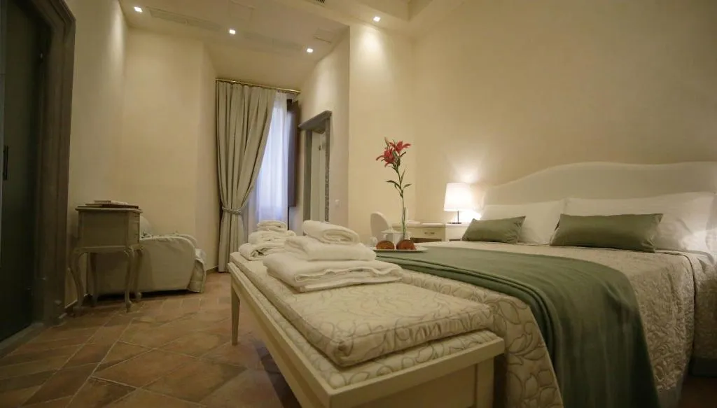 Room, Hotel Renaissance, Florence