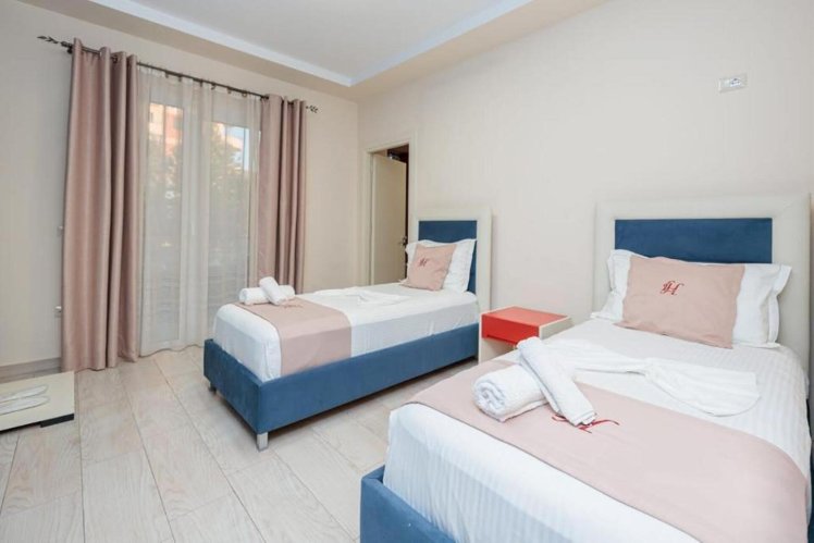Laid Hotel, Kavaje