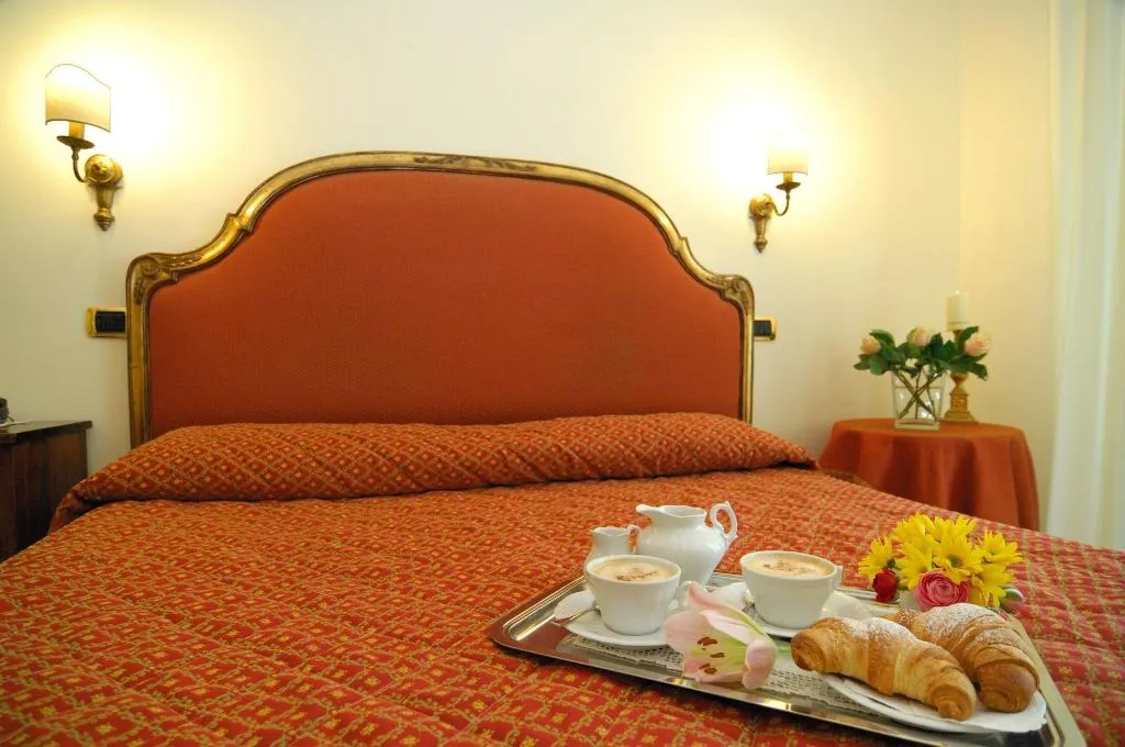 Room, Residenza Del Duca, Naples