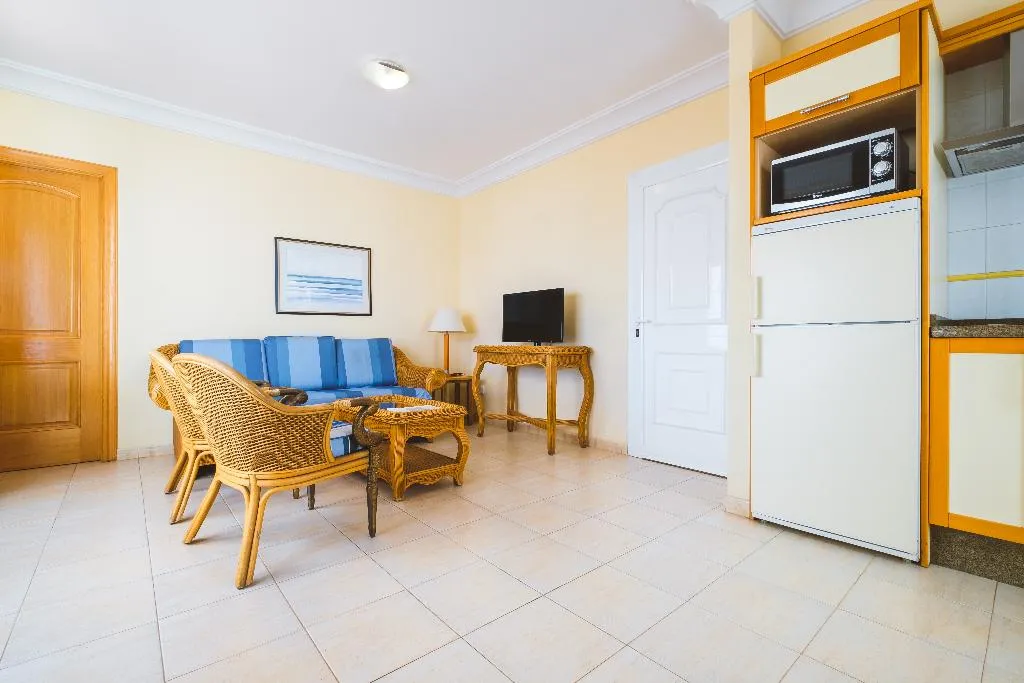 BUNGALOW TWO BEDROOMS Room, Apartamentos LIVVO Coloradamar, Lanzarote