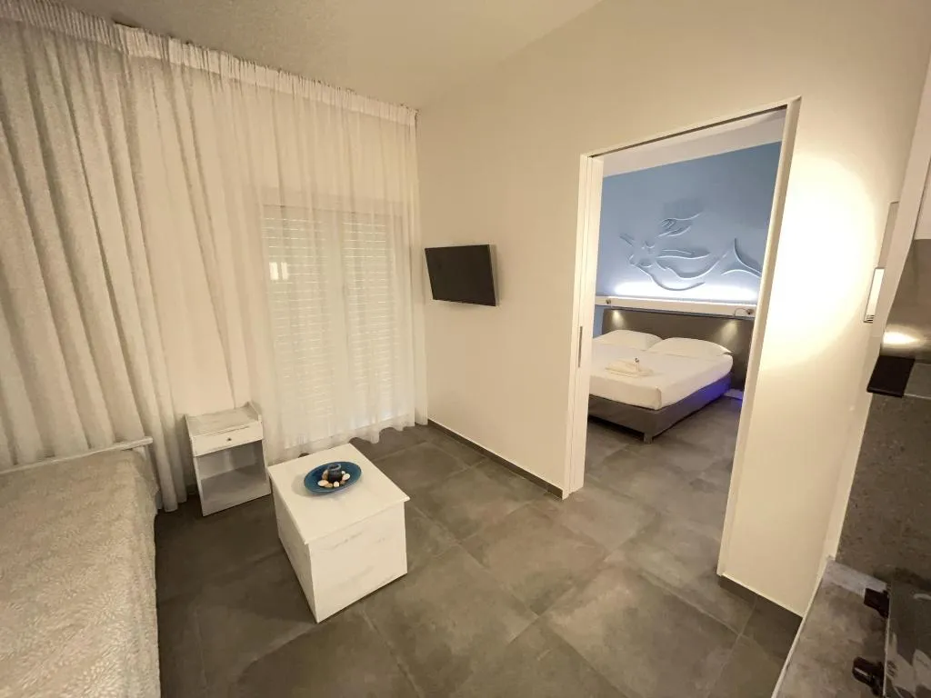 Room, Niriides Hotel, Crete