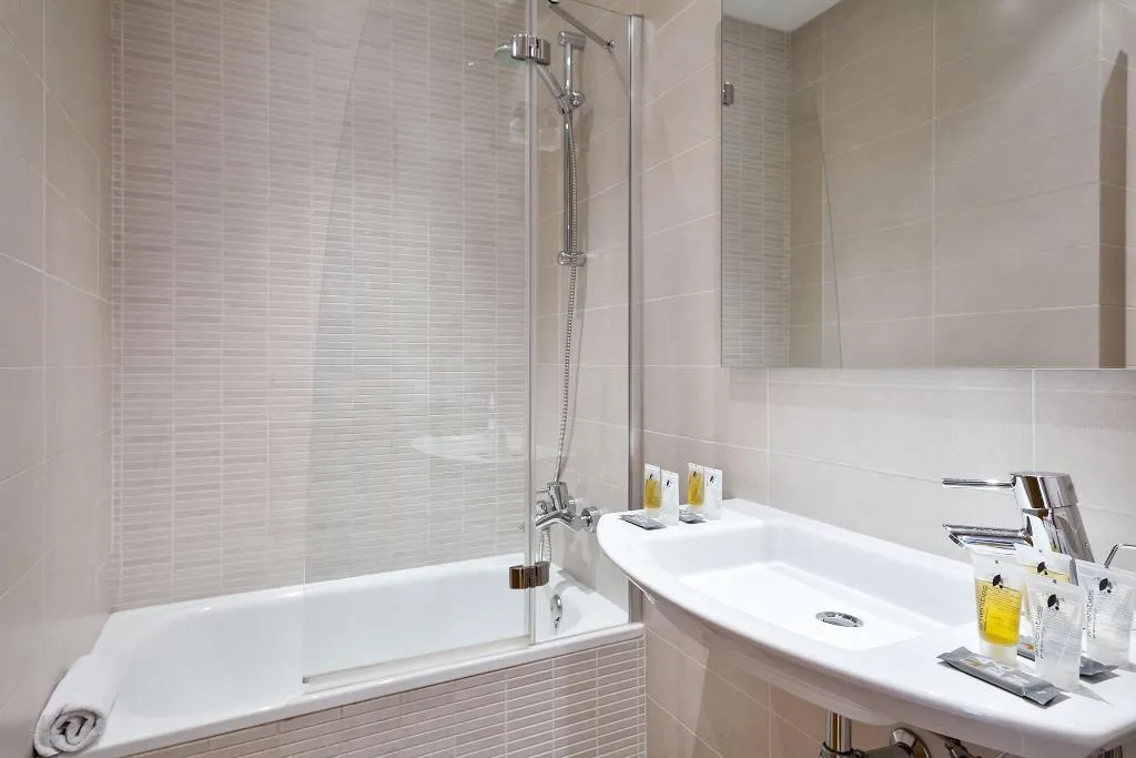 APARTMENT THREE BEDROOMS Room, Laumon, Barcelona
