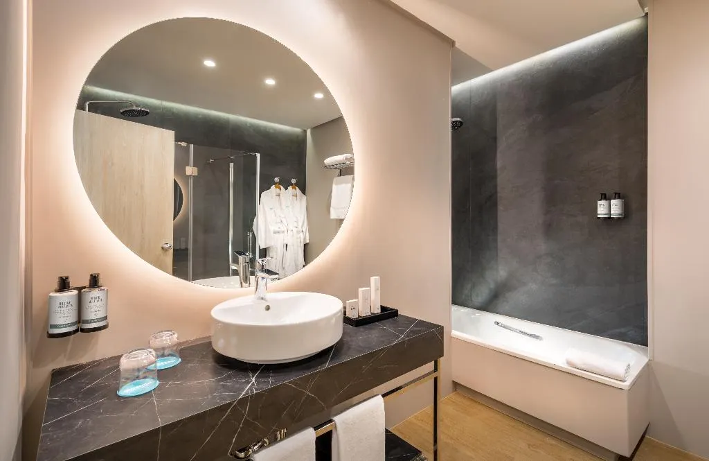 JUNIOR SUITE STANDARD Room, Occidental Sevilla Viapol, Seville