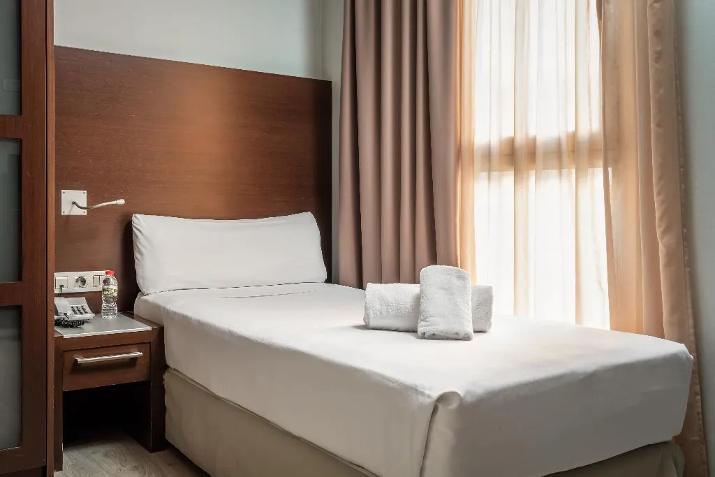 SINGLE STANDARD Room, Madanis Liceo, Barcelona