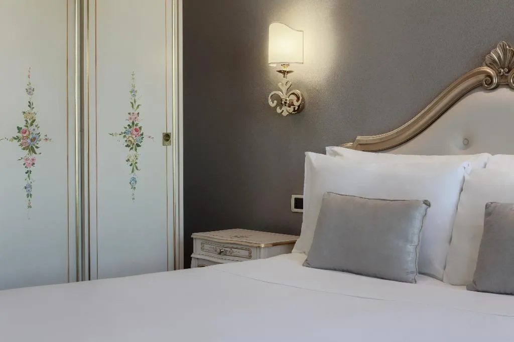 Room QUEEN SIZE BED Room, Hotel Olimpia Venice, BW Signature Collection, Venice