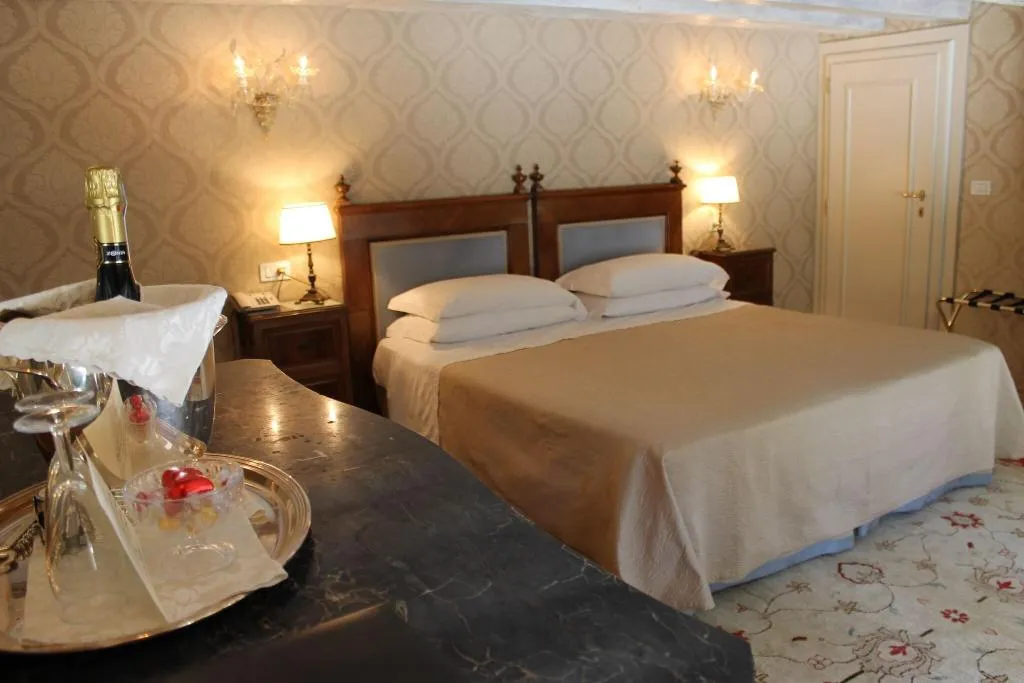 Room, Palazzo Abadessa, Venice