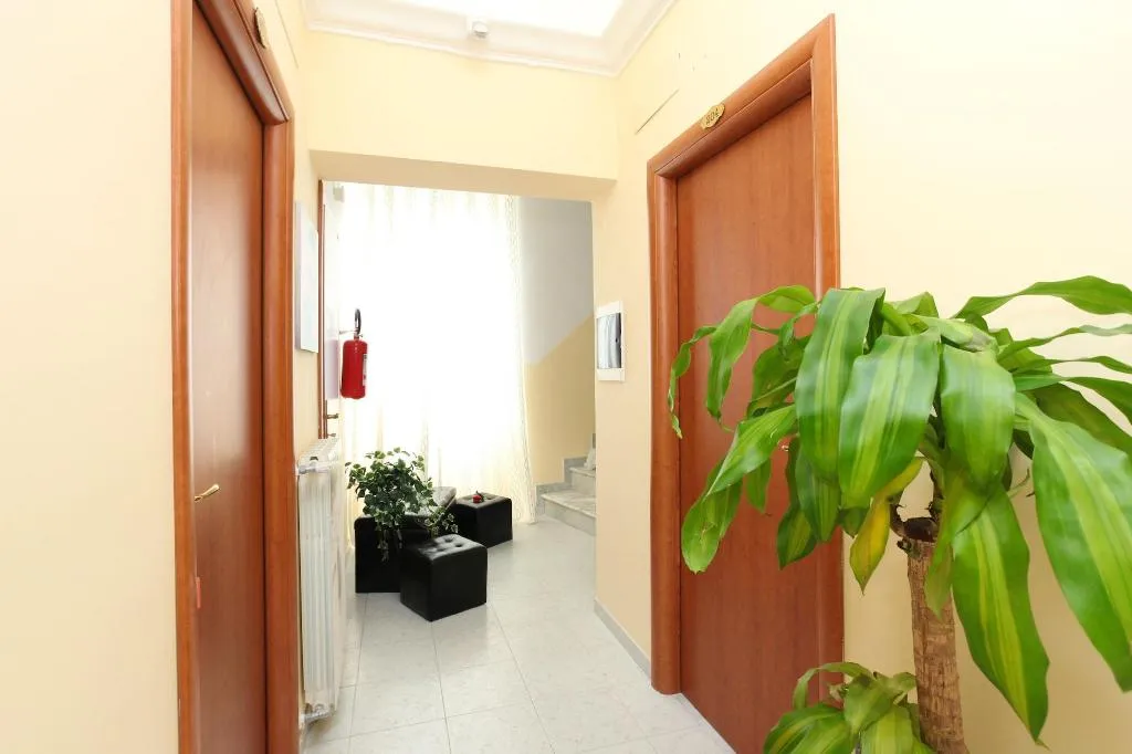 Lobby, Hotel Pisa, Naples