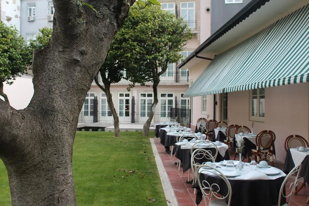 Terrace, GRANDE HOTEL PARIS by STAY HOTELS, Porto