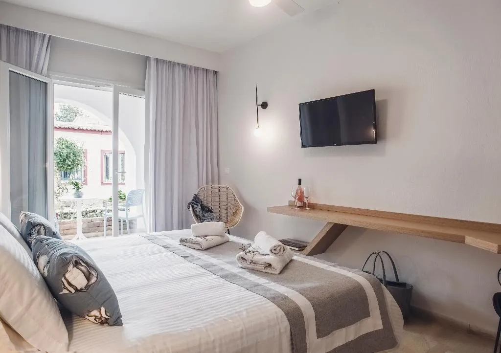 DOUBLE SUPERIOR GARDEN VIEW Room, Iliada Beach, Corfu