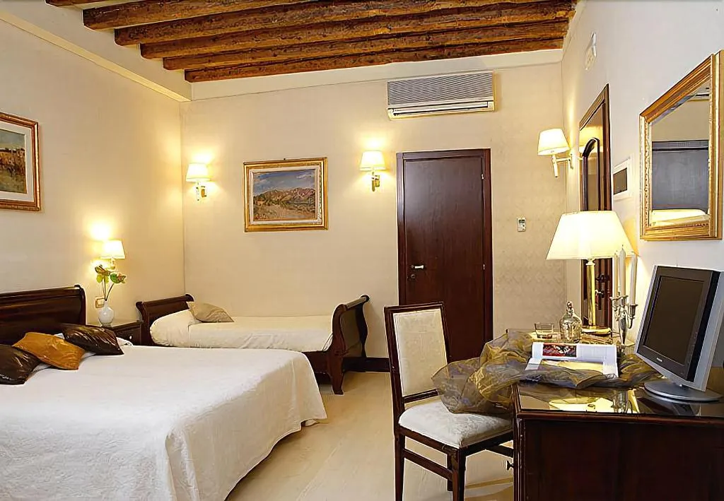 Room, Ca' del Nobile, Venice