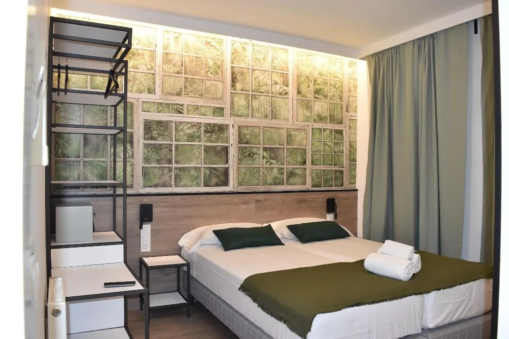 TWIN WITH BALCONY Room, Casp Green House, Barcelona