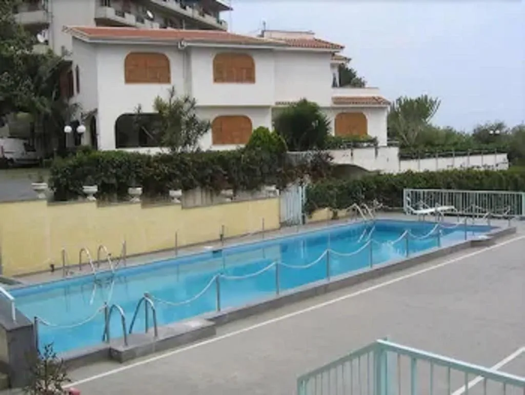 Sports and Entertainment, Albergo Lachea, Catania