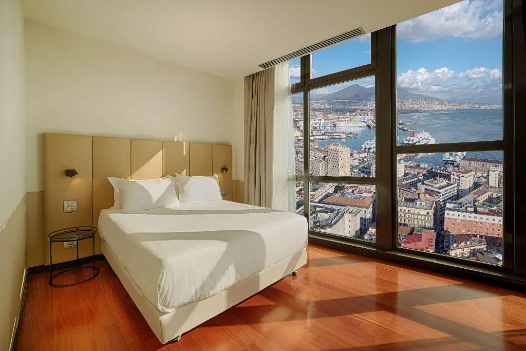 Room, NH Napoli Panorama, Naples
