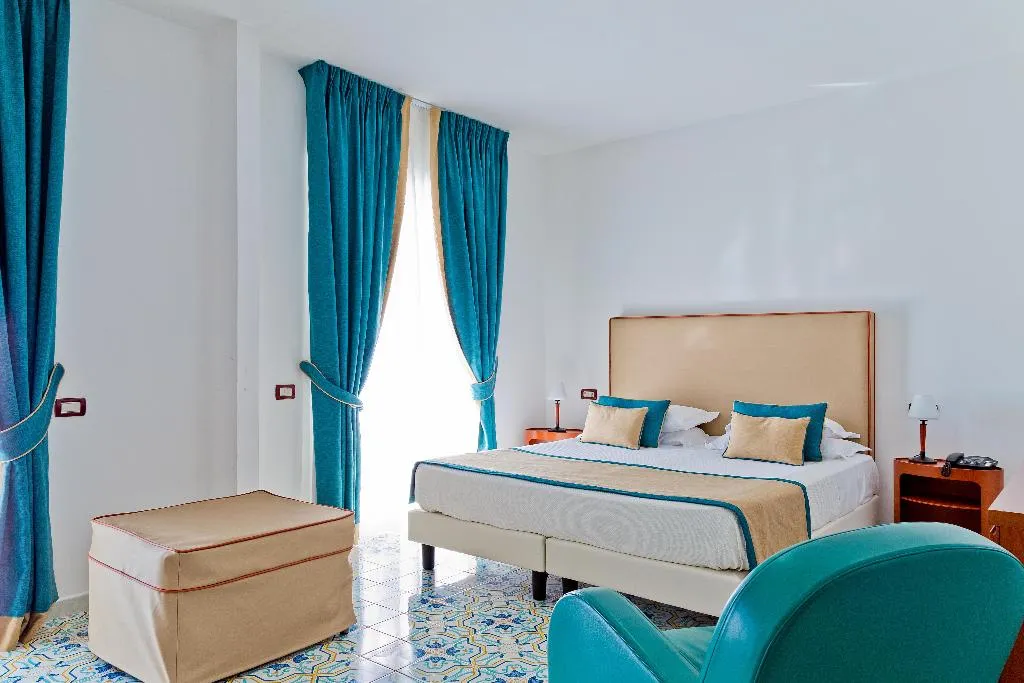 JUNIOR SUITE SUPERIOR Room, Mediterranea Hotel and Convention Center, Naples