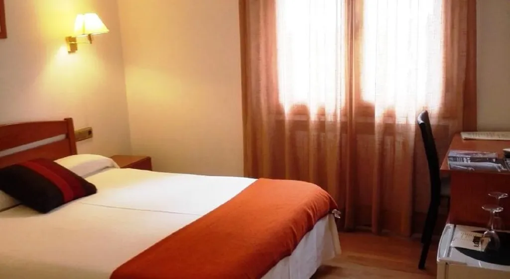 DOUBLE SINGLE USE STANDARD Room, Porta D'Alella, Barcelona