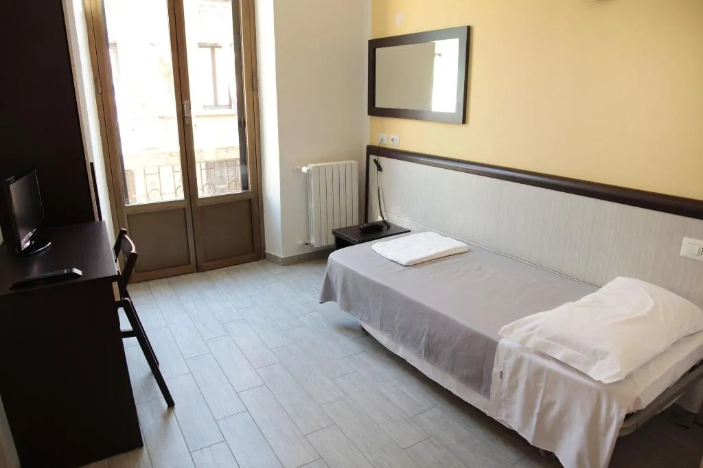 Room, Poma, Milan