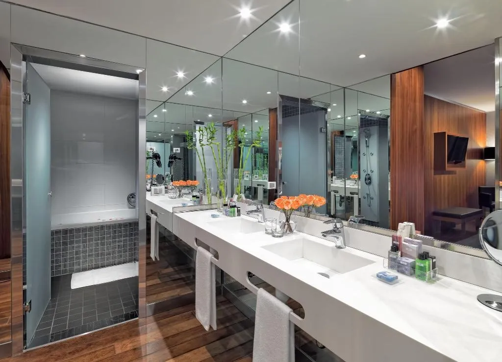 SUITE KING SIZE BED Room, H10 Roma Citta, Rome