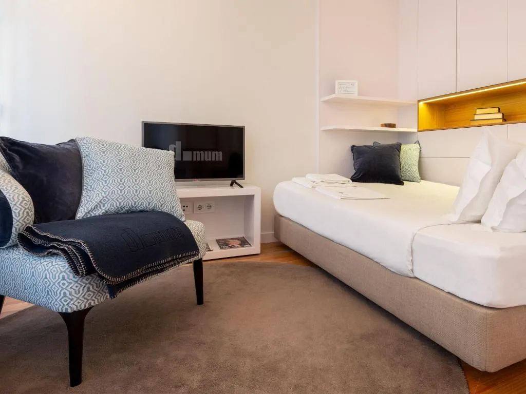 Room, Domum, Porto