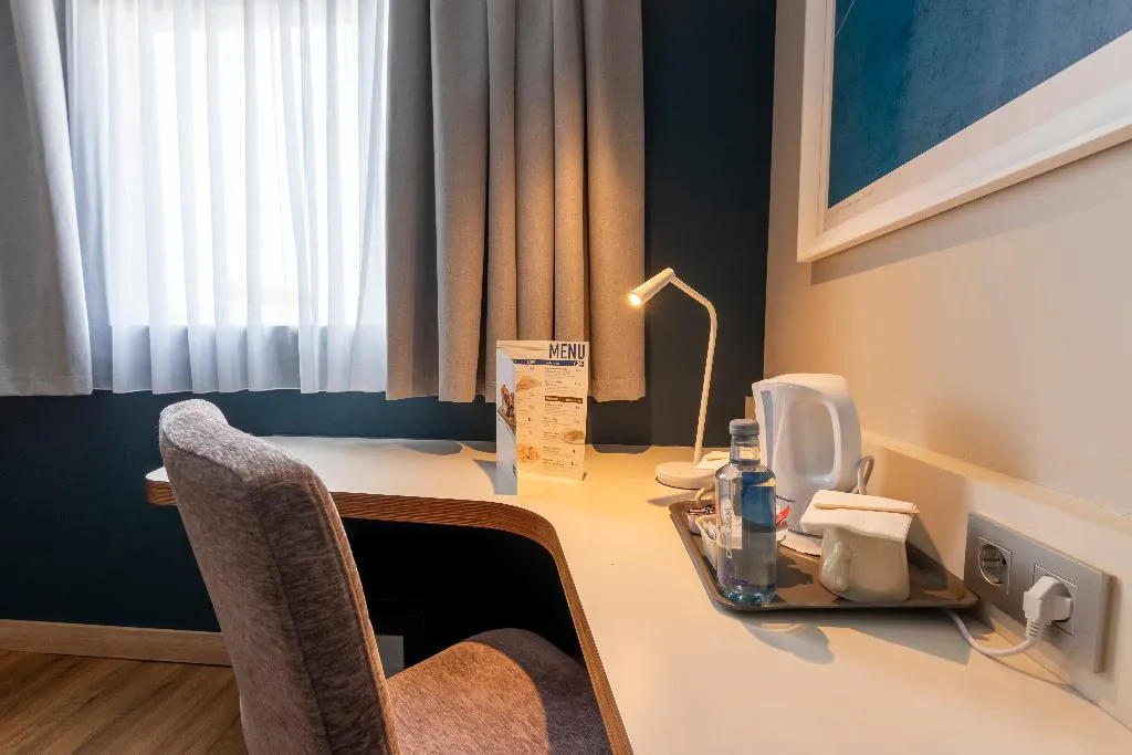 DOUBLE STANDARD Room, Travelodge Malaga Aeropuerto, Costa Del Sol