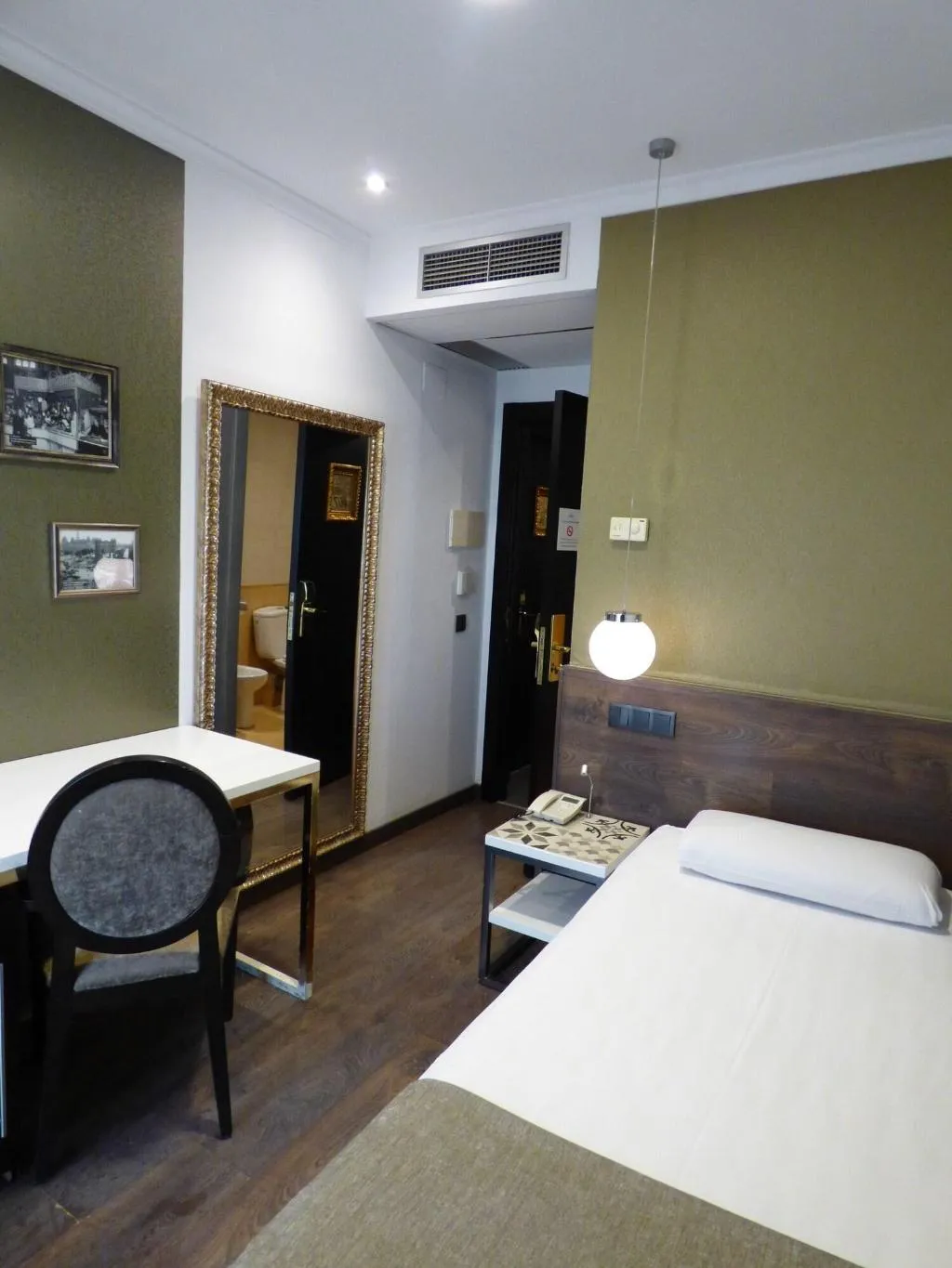 Room, Moderno, Barcelona