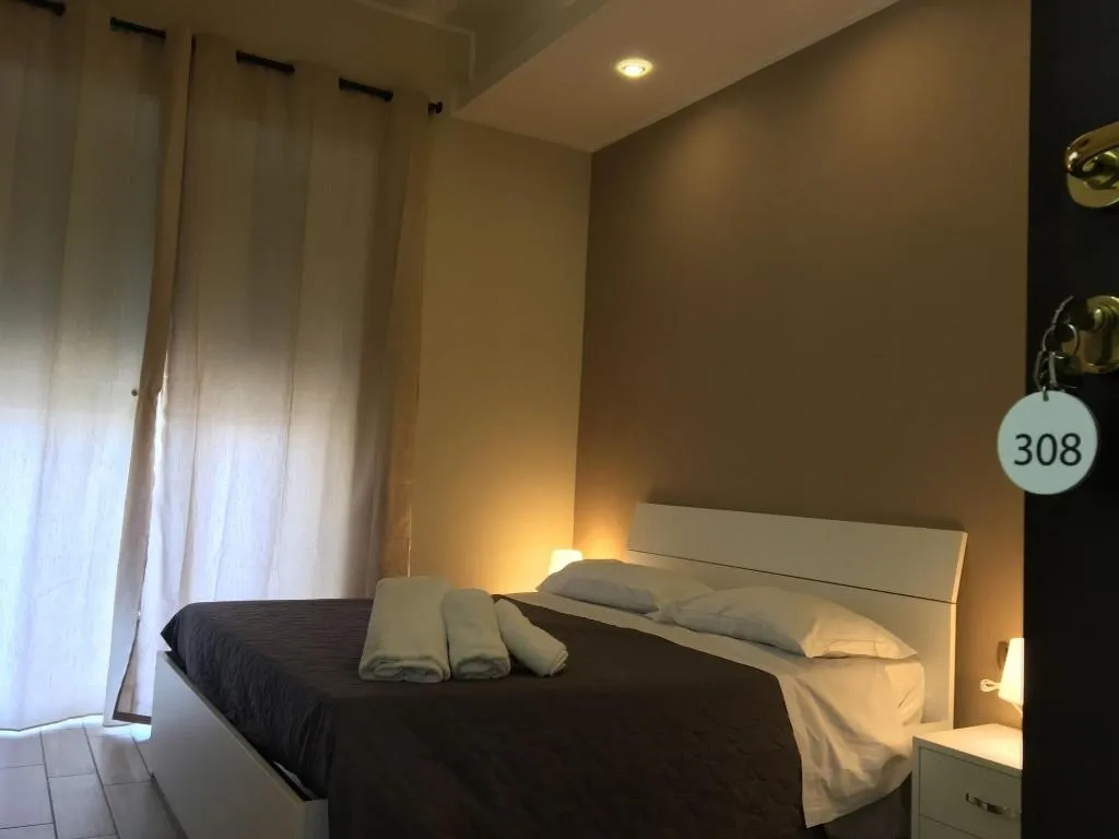 Room, B B Metropolitan, Naples