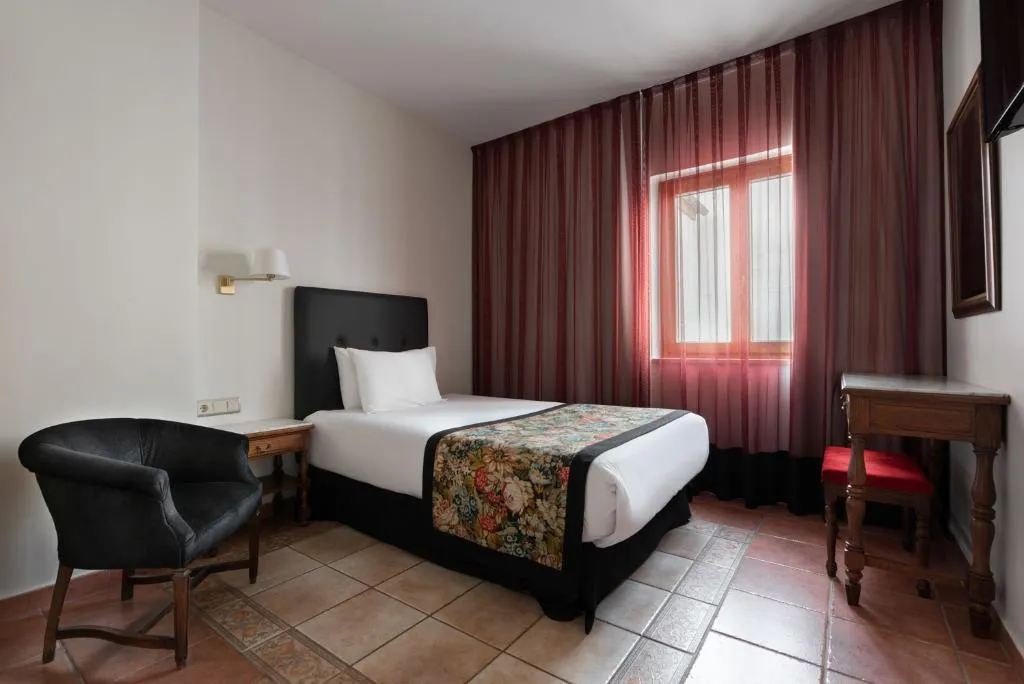 SINGLE STANDARD Room, Dorma Alfonso VIII, Madrid