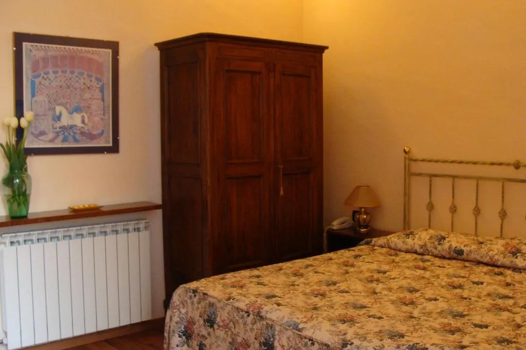 Room, Soggiorno Michelangelo, Florence