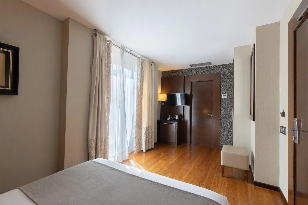 DOUBLE STANDARD Room, Barcelona Hotel Colonial, Barcelona