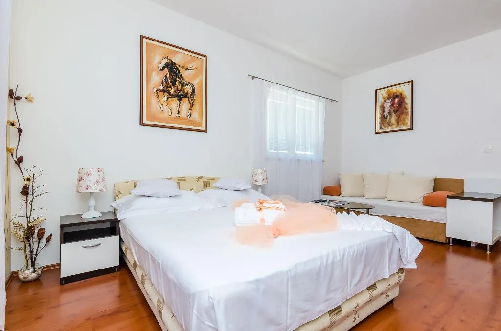 STUDIO CAPACITY 3 Room, Apartments Aura, Dubrovnik