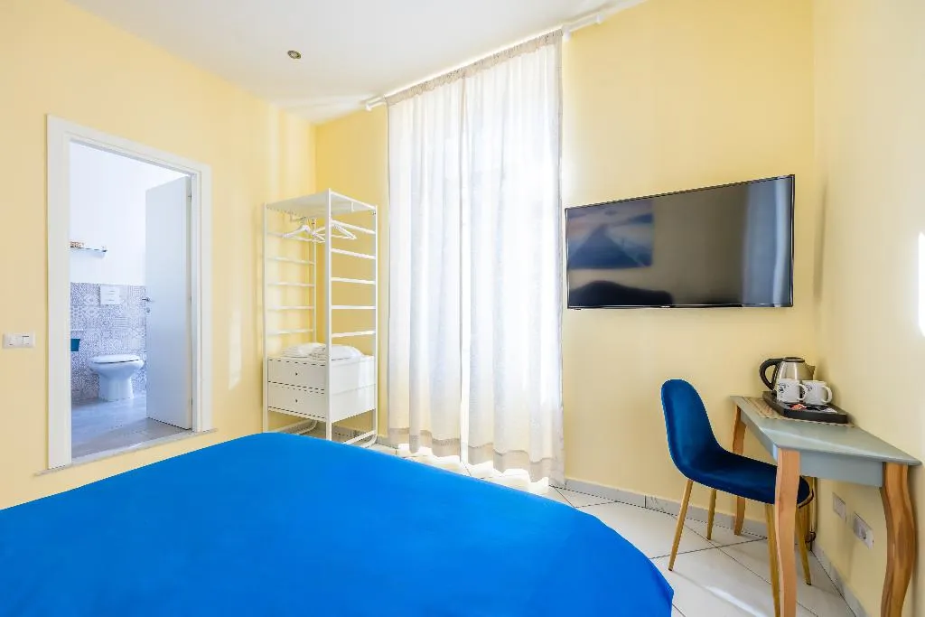 QUADRUPLE CLASSIC Room, La Casa Di Bruno, Naples