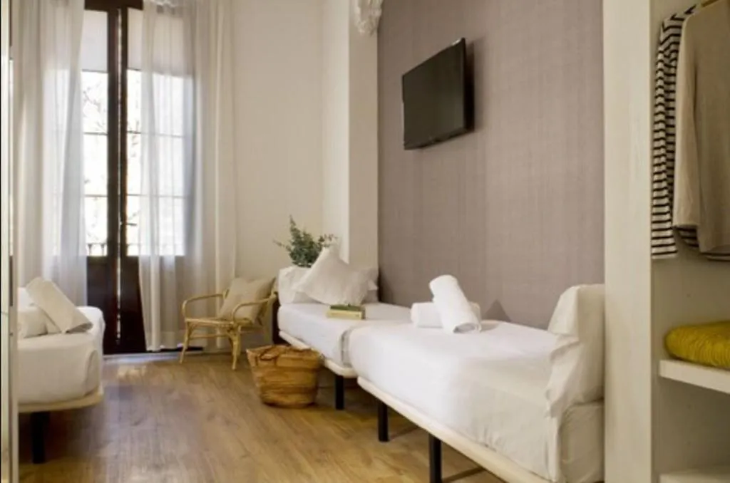 Room, Som Nit Born, Barcelona