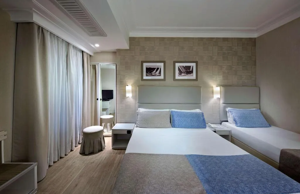 DOUBLE TWO BEDS Room, Hotel Paradiso, BW Signature Collection, Naples