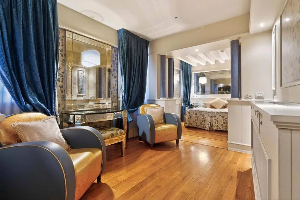 Room, Canaletto Luxury Suites – San Marco Luxury, Venice