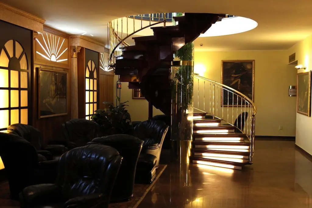 Lobby, Le Moran, Milan