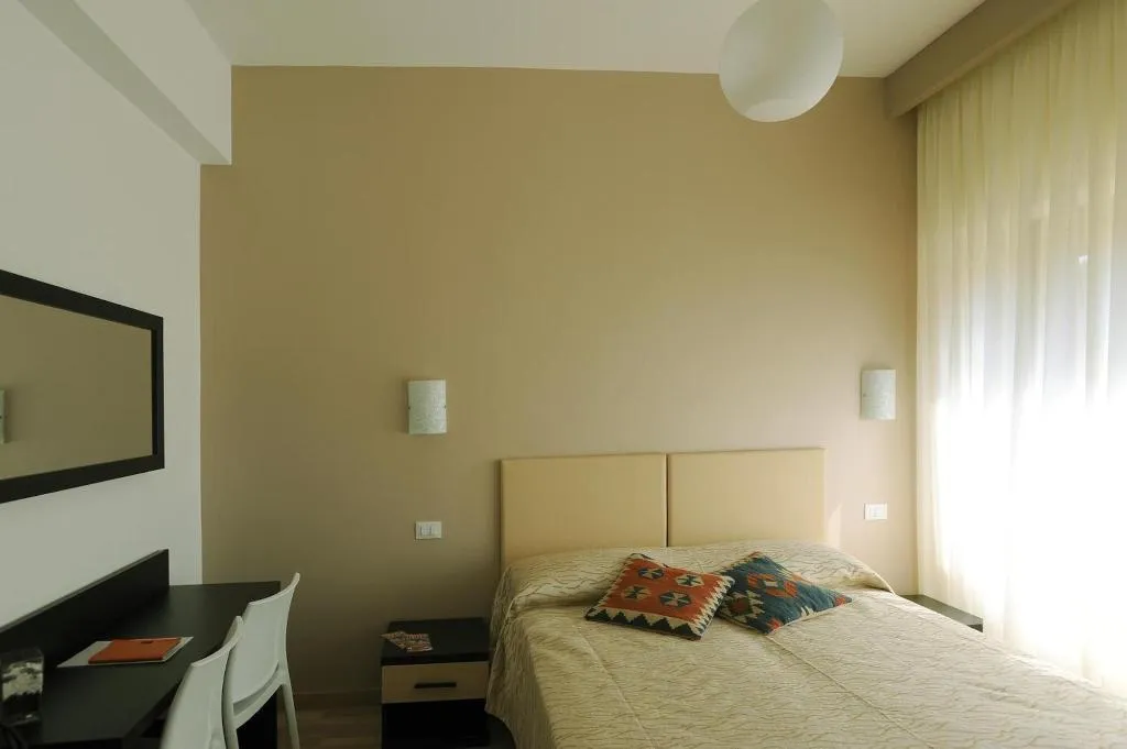 Room, Honey Rooms, Rome