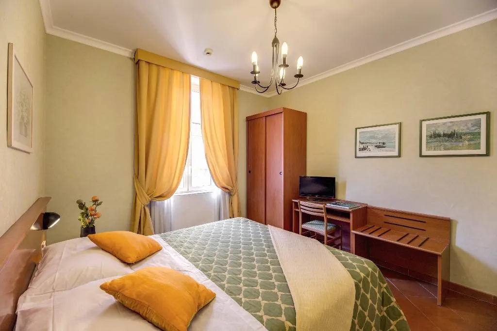 DOUBLE SUPERIOR Room, Corona, Rome